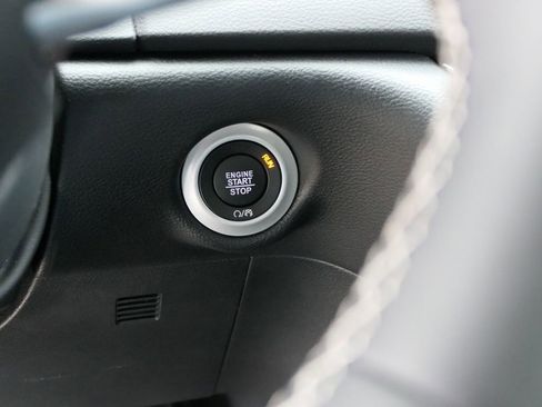 Used 2025 Chrysler Voyager LX image 15