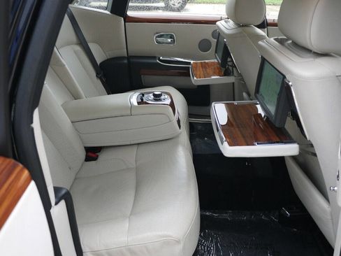 Used 2010 Rolls-Royce Ghost image 24