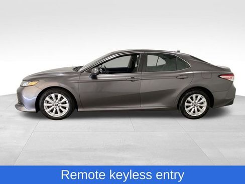 Used 2019 Toyota Camry LE image 2