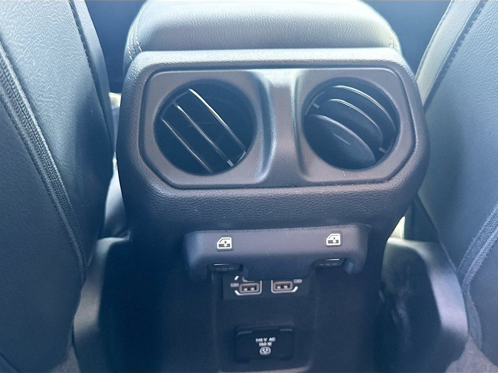 Used 2023 Jeep Wrangler Unlimited Sahara w/ Cold Weather Group AWD/4WD image 28
