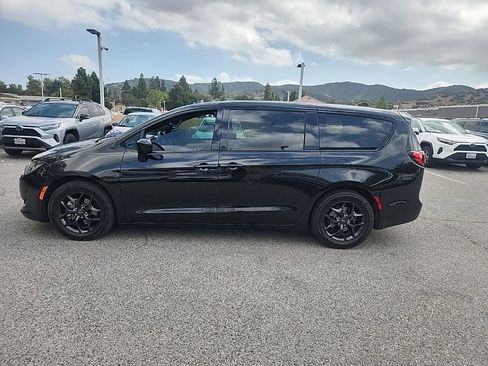 Used 2019 Chrysler Pacifica Touring Plus w/ Advanced Safetytec Group FWD image 2