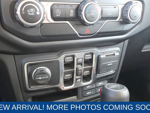 Used 2021 Jeep Gladiator Willys image 19