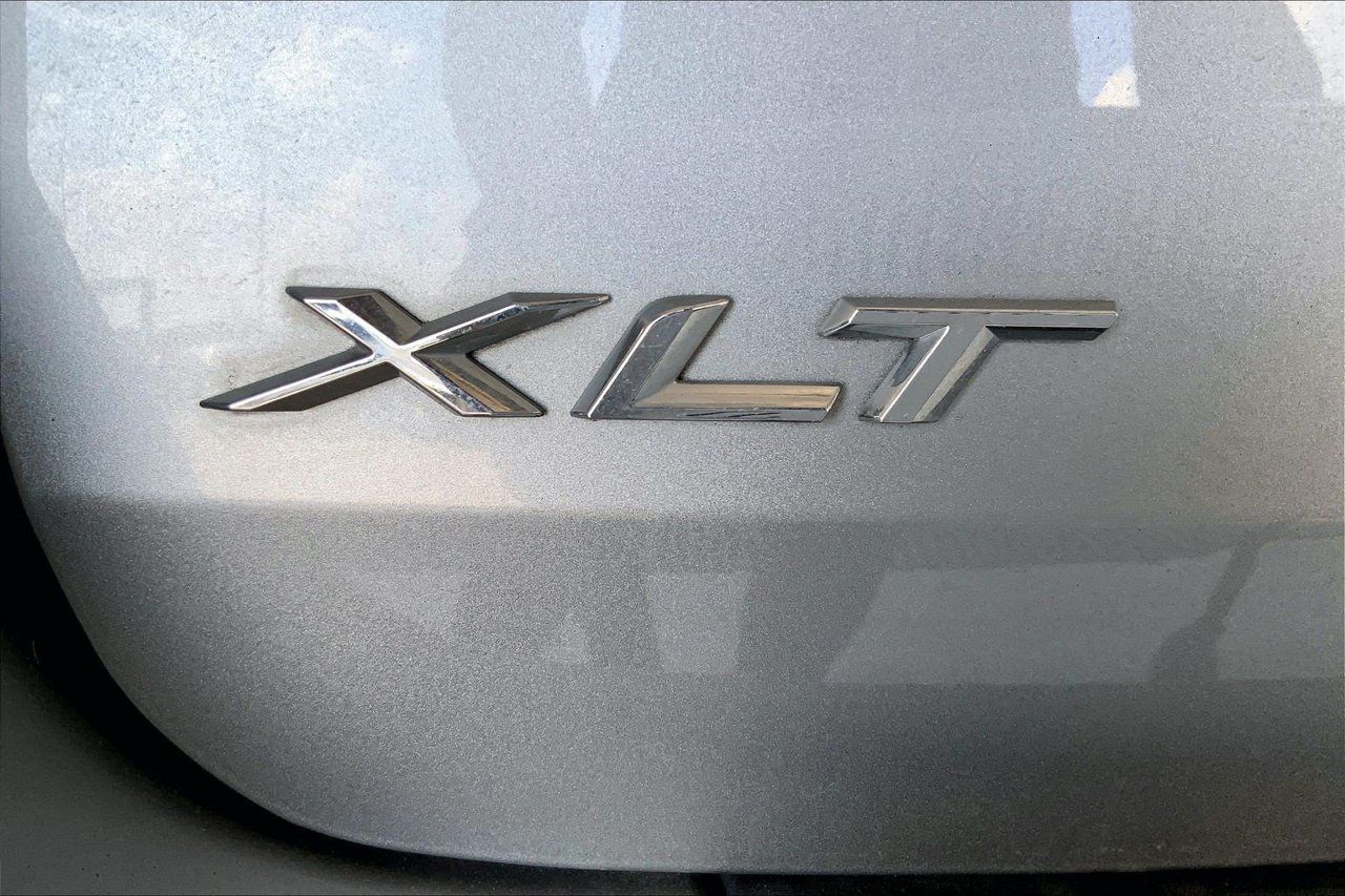Used 2024 Ford Explorer XLT w/ Equipment Group 202A RWD image 9