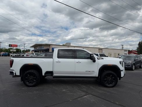 Used 2024 GMC Sierra 2500 AT4 w/ Technology Package AWD/4WD image 12