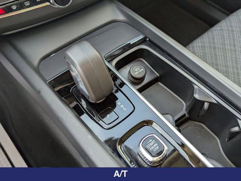 Certified 2024 Volvo XC60 B5 Core w/ Protection Package Premier AWD/4WD image 11