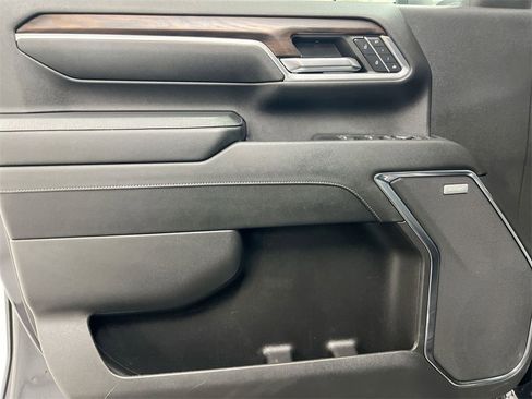 Used 2024 GMC Sierra 2500 SLT w/ SLT Premium Package image 21