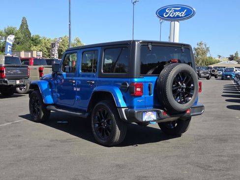 Used 2023 Jeep Wrangler Unlimited Sahara AWD/4WD image 7