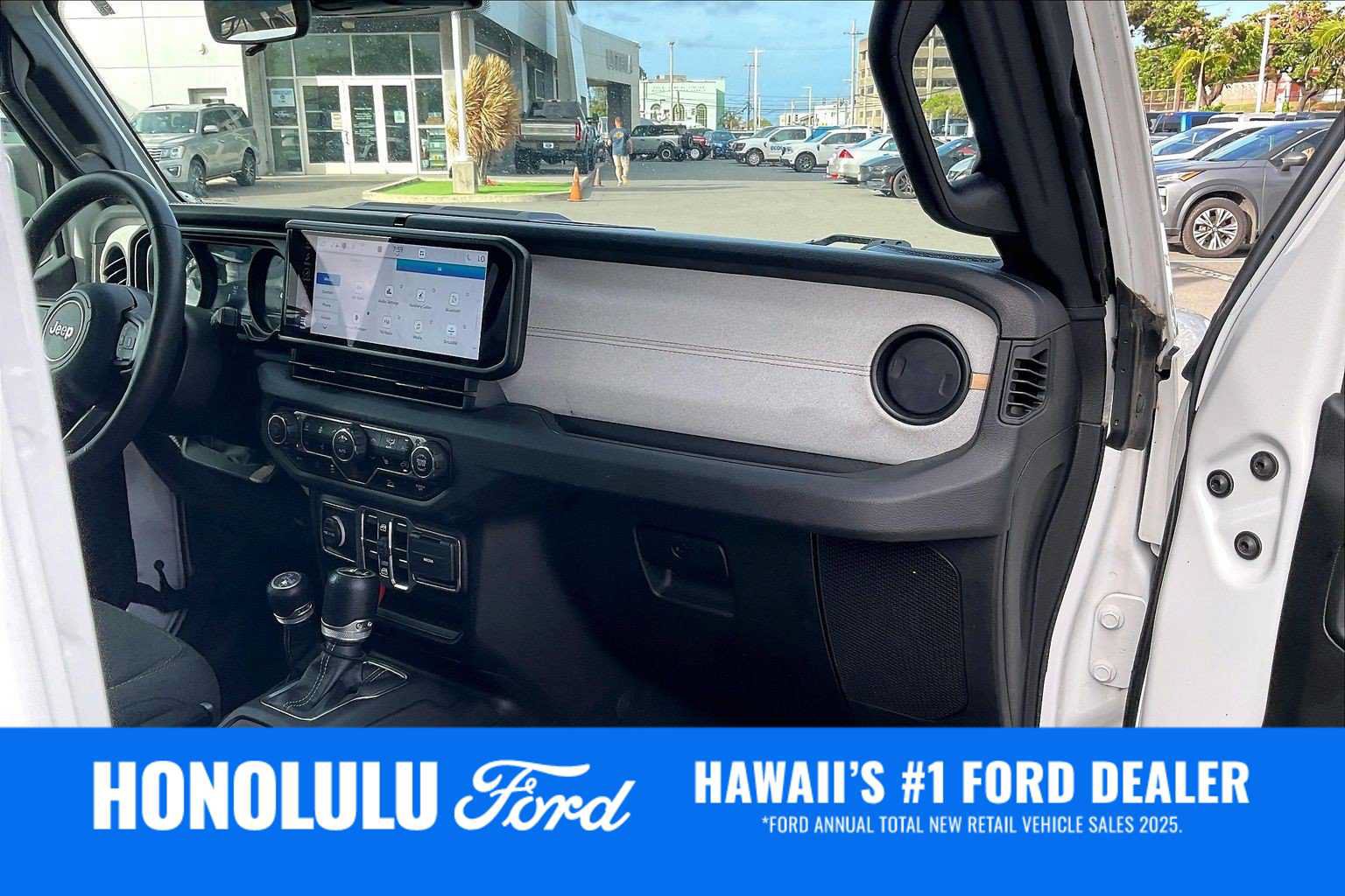 Used 2024 Jeep Wrangler Unlimited w/ Dual Top Group AWD/4WD image 23