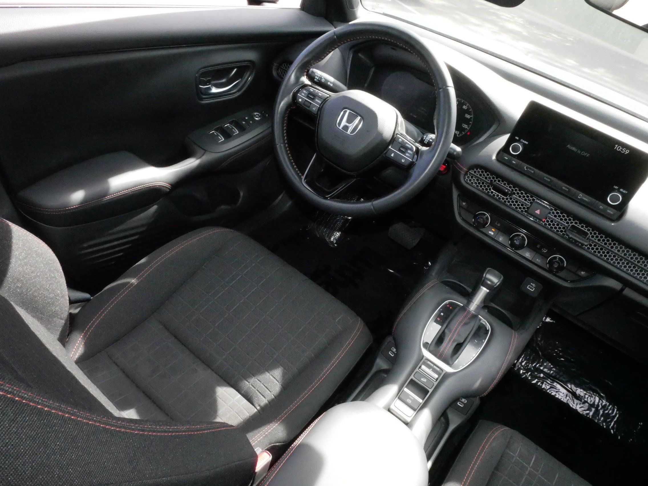Certified 2025 Honda HR-V Sport image 9