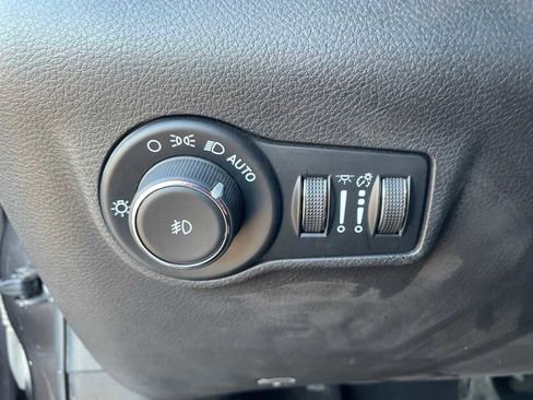 Used 2024 Jeep Compass Latitude image 18