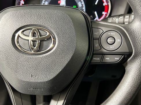 Used 2025 Toyota RAV4 XLE FWD image 20