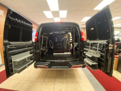 Used 2018 Chevrolet Express 2500 w/ Driver Convenience Package RWD image 10