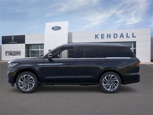 New 2025 Lincoln Navigator Reserve image 3