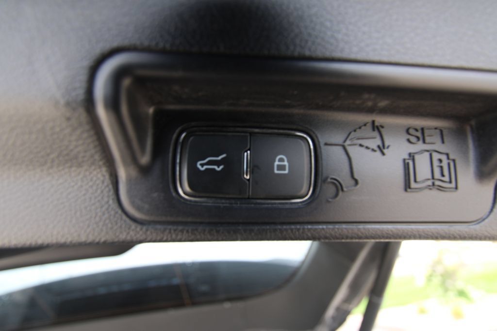 Used 2022 Ford Explorer XLT w/ Equipment Group 202A AWD/4WD image 36