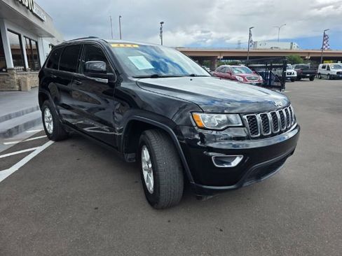 Used 2018 Jeep Grand Cherokee Laredo AWD/4WD image 4