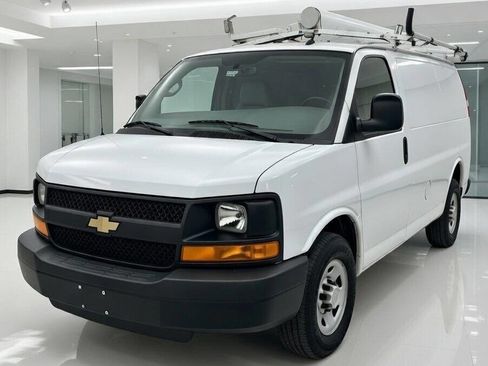 Used 2015 Chevrolet Express 2500 image 2