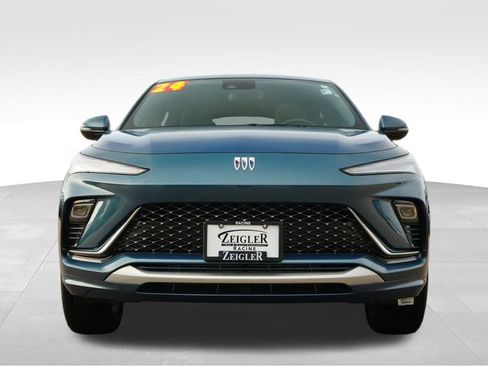 Used 2024 Buick Envista Avenir image 2