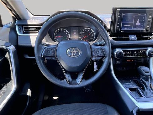 Used 2021 Toyota RAV4 LE FWD image 5