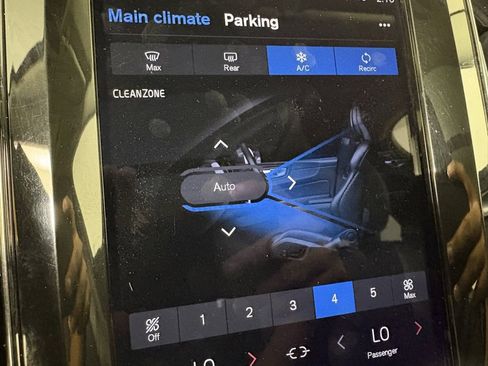 Used 2023 Volvo XC60 B5 Plus image 26