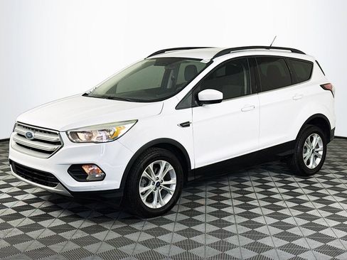 Used 2018 Ford Escape SE FWD image 4