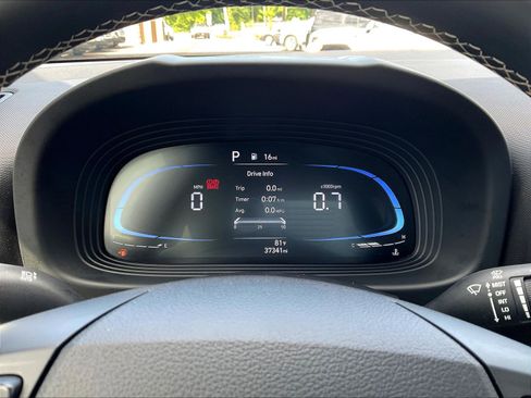 Used 2024 Hyundai Venue Limited FWD image 13