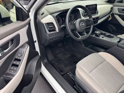 Used 2023 Nissan Rogue SV image 9