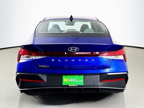 Used 2024 Hyundai Elantra SEL FWD image 8