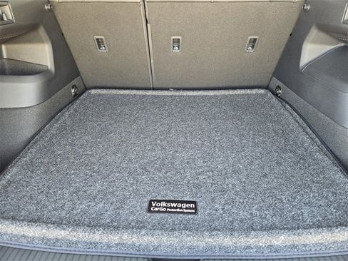 New 2025 Volkswagen Tiguan SE image 25