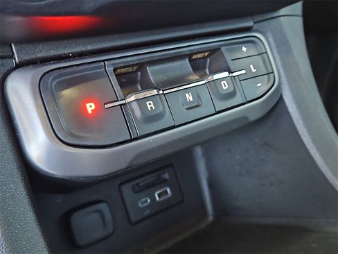 Used 2022 GMC Acadia AT4 w/ Preferred Package image 38