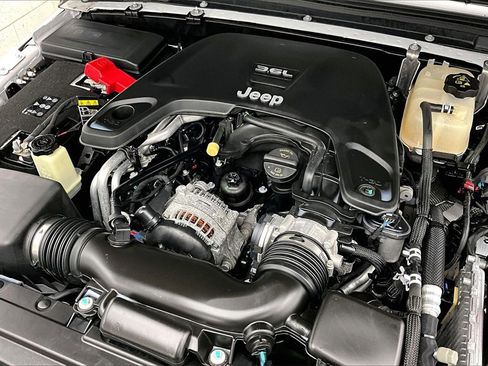 Used 2021 Jeep Gladiator Rubicon w/ Cold Weather Group image 35