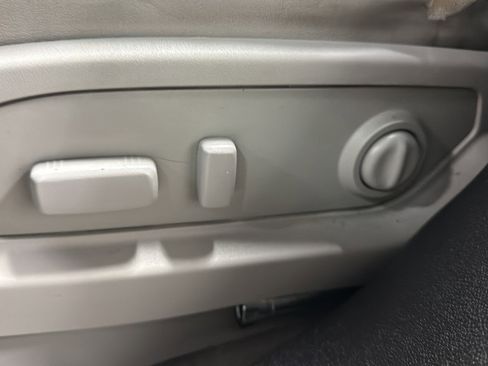 Used 2012 GMC Acadia Denali image 17