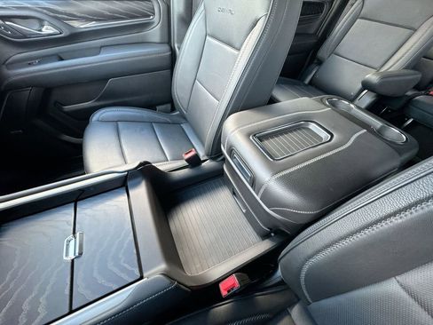 Used 2023 GMC Yukon XL Denali image 41