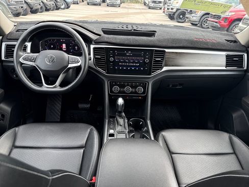 Used 2023 Volkswagen Atlas SE w/ Panoramic Sunroof Package image 5