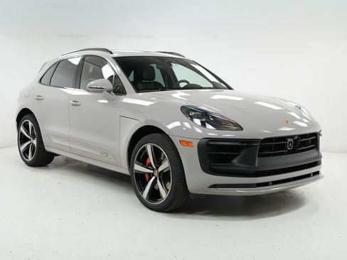 New 2026 Porsche Macan GTS image 8