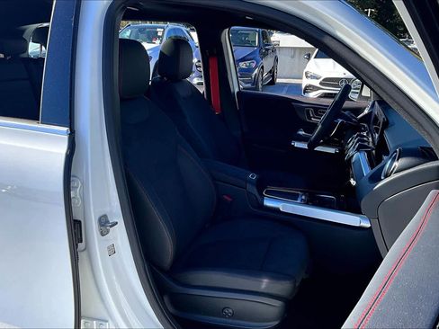 Used 2025 Mercedes-Benz GLB 35 AMG 4MATIC image 9