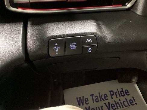 Used 2023 Hyundai Elantra Limited image 22