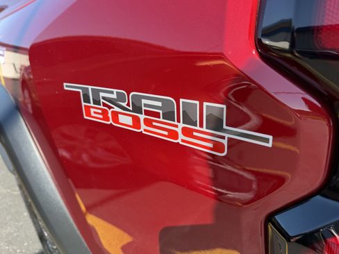 Used 2025 Chevrolet Colorado Trail Boss AWD/4WD image 8