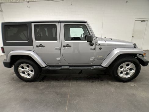 Used 2014 Jeep Wrangler Unlimited Sahara w/ Connectivity Group AWD/4WD image 34