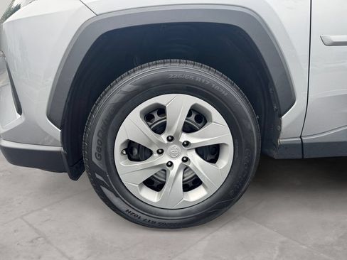 Used 2022 Toyota RAV4 LE AWD/4WD image 14