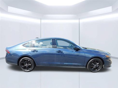 Used 2025 Honda Accord SE image 2