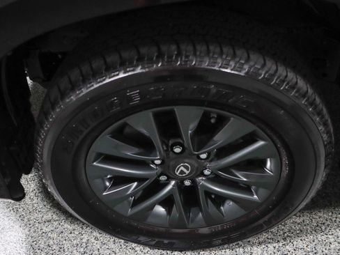 Used 2023 Lexus GX 460 Premium w/ Premium Package image 11