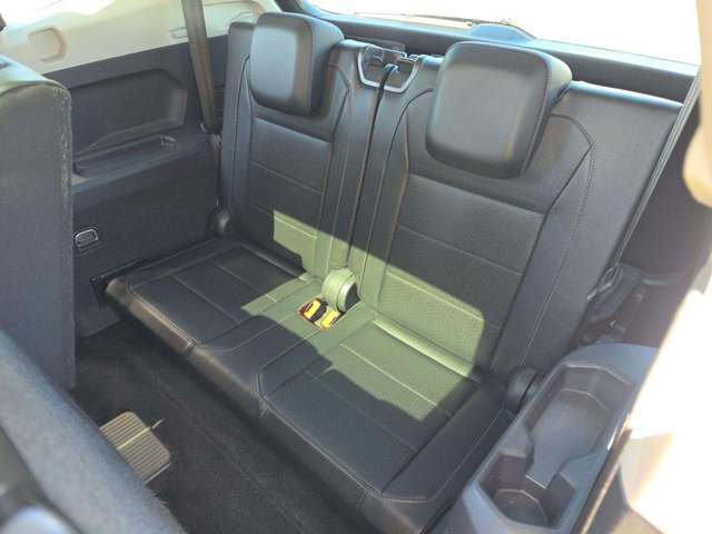 Used 2020 Volkswagen Tiguan SEL FWD image 12