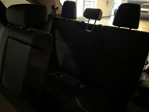 Used 2025 Toyota Highlander LE FWD image 30