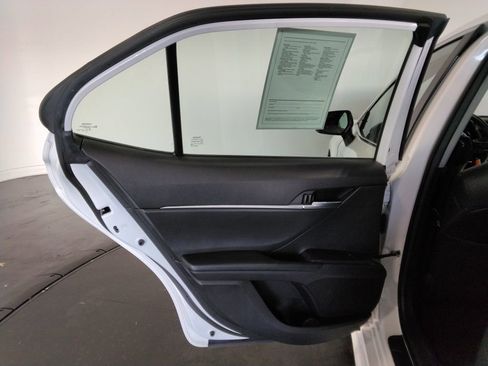 Used 2024 Toyota Camry SE image 29