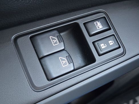 Used 2017 Nissan Titan S image 26