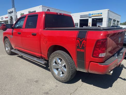 Used 2019 RAM 1500 Express w/ Express Value Package AWD/4WD image 3