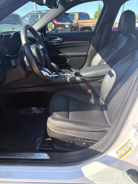 Used 2022 Alfa Romeo Giulia Ti RWD image 10