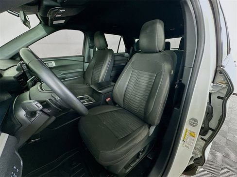 Used 2020 Ford Explorer XLT image 23