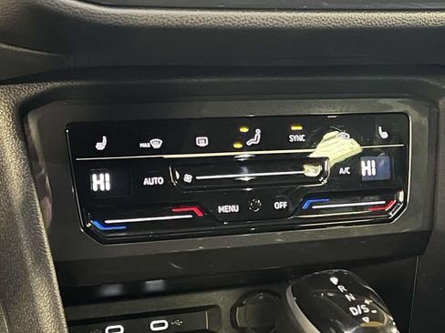 Used 2022 Volkswagen Tiguan SE AWD/4WD image 19