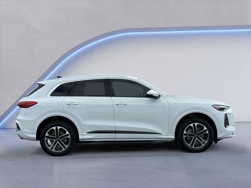 Certified 2025 Audi Q5 Premium Plus w/ Premium Plus AWD/4WD image 7